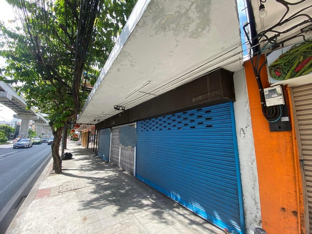 EPL-BR1132 ประกาศให้เช่าตึกแถว 3 คูหา2 ชั้น  บนถนนลาดพร้าว หน้ากว้าง 11 เมตร ลึก 14 เมตร มี 2 ห้องน้ำ ไม่มีที่จอดรถ