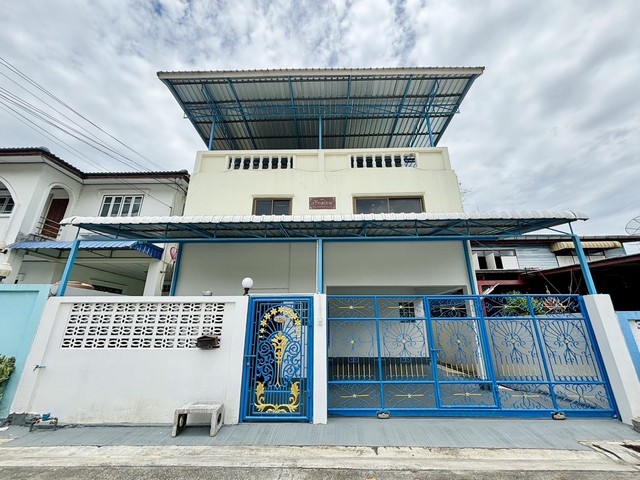 รหัสทรัพย์ R3106 ปล่อยให้เช่า บ้าน 2ชั้น เฉลิมพระเกียรติร.9 ซอย28 (ซอยหน้าสวนหลวงร.9ประตูใหญ่)  