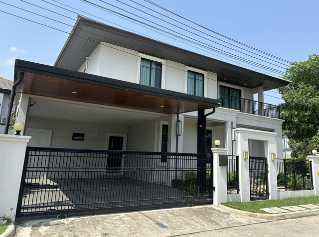 ขายบ้านเดี่ยว2 ชั้นแปลงมุม เศรษฐสิริพัฒนาการ พัฒนาการ 87  มีสระว่ายน้ำในบ้าน ที่ดิน 81 ตารางวา พื้นที่ใช้สอย 226 ตารางเมตร 4 ห้องนอน