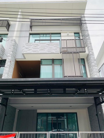 EPL-HS1279 ขายทาวน์โฮม 3 ชั้น Plex เพล็กซ์บางนา กม.5 ติดถนนบางนา-ตราด เนื้อที่  22 ตารางวา 3 ห้องนอน 4 ห้องน้ำ บ้านมุม วิวสวน