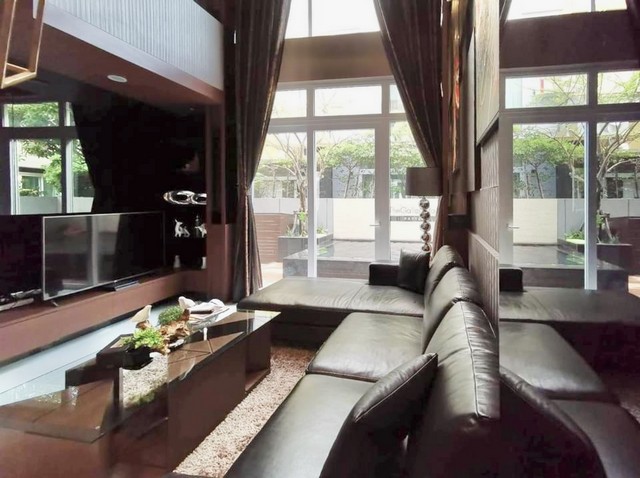 ให้เช่า หมู่บ้าน เดอะ แกลลอรี่ เฮ้าส์ แพทเทิร์น แต่งสวย พร้อมอยู่ เครื่องใช้ไฟฟ้าครบ พร้อมสระว่ายน้ำ 3ชั้น 4ห้องนอน 6ห้องน้ำ 1ห้องเมท 