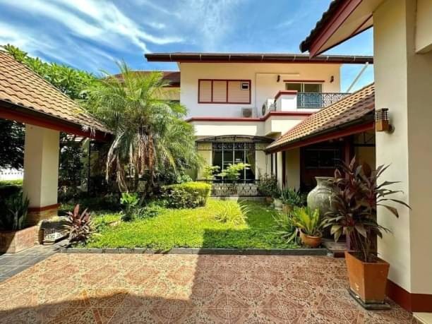 ขาย 16.9 ล้าน 158 ตรว. 6 นอน 7 น้ำ ล้านนาธารา หางดง บ้าน 2 หลัง และ 1 อาคารอเนกประสงค์ พร้อมเฟอร์นิเจอร์ครบ