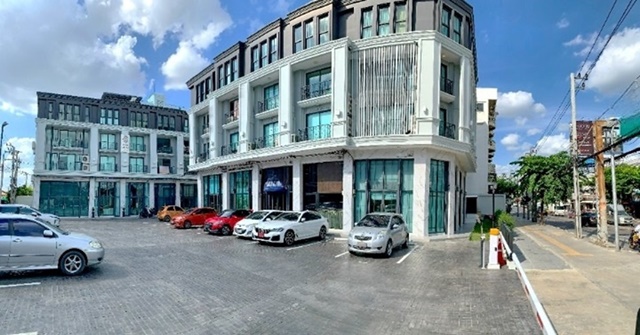  สวยหรู shophouse 20ตรว Showroom 4.5 ชั้น ให้เช่าอาคารพาณิชย์.หัวมุม อ่อนนุช65-78 MRT ศรีนุช 1.5 กม.  310ตรม. 4โถง 4น้ำ มีพื้นที่จอดรถ 