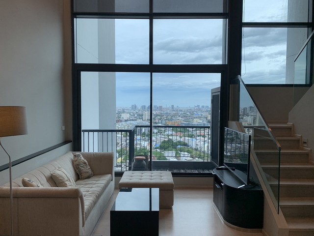 For Rent RHYTHM Sukhumvit 44/1 ห้องแบบ Duplex ขนาด 60 ตร.ม. ชั้น 30 ราคาเช่า 46,000 บาท/เดือน (รวมส่วนกลาง) 