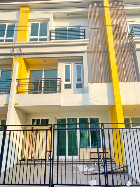 ตลาดหัวตะเข้ ให้เช่าโฮมออฟฟิศ 3 ชั้น สุวรรณภูมิ 20ตรว. 225ตรม. APL ลาดกระบัง เฟอร์บ้าง 3นอน 4น้ำ 2จอดรถ 0-4แอร์ เดินทางสะดวก