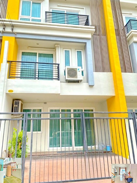 ให้เช่าโฮมออฟฟิศ 3 ชั้น 22ตรว. สุวรรณภูมิ ตลาดหัวตะเข้ 220ตรม. เฟอร์บ้าง 3นอน 4น้ำ 2จอดรถ 4แอร์ APL ลาดกระบัง เดินทางสะดวก 