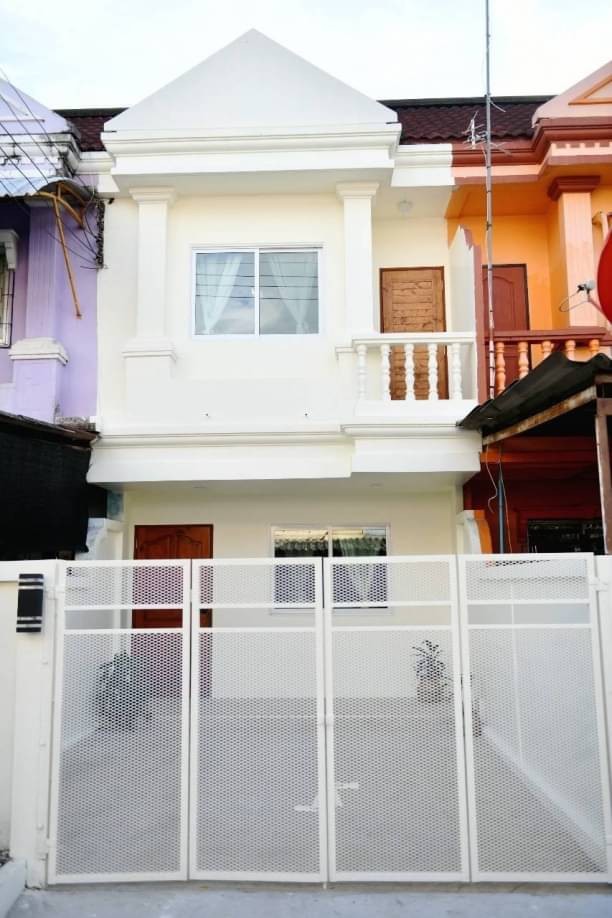 ขายพร้อมผู้เช่า 2.29 ล้าน 19 ตรว. ฟ้าฮ่าม เมืองเชียงใหม่ ทาวน์เฮ้าส์ 2 ชั้น ซื้ออยู่เองหรือปล่อยเช่าได้ ซื้อลงทุนกำไร 6.5 % ต่อปี