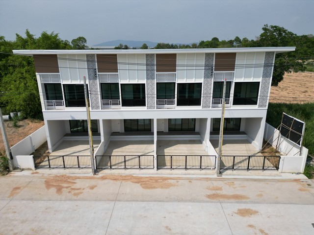 ขายทาวน์โฮม เนื้อที่ 21.2 ตร.วา โครงการใหม่   ศรีราชา  จ.ชลบุรี  ZW400