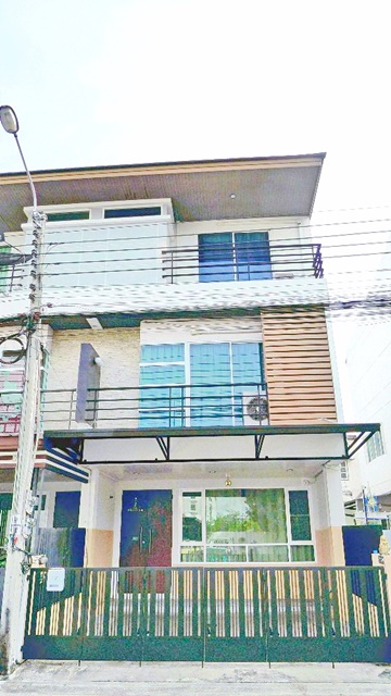 FoodLand หลังมุม! ติดถนนใหญ่ ให้เช่า Home Office 3ชั้น ลาดพร้าว101  หน้ากว้าง 5.4 ม. 3-4นอน 4น้ำ 24 ตร.วา 240 ตร.ม. 5แอร์  เกษตร นวมินทร์ 