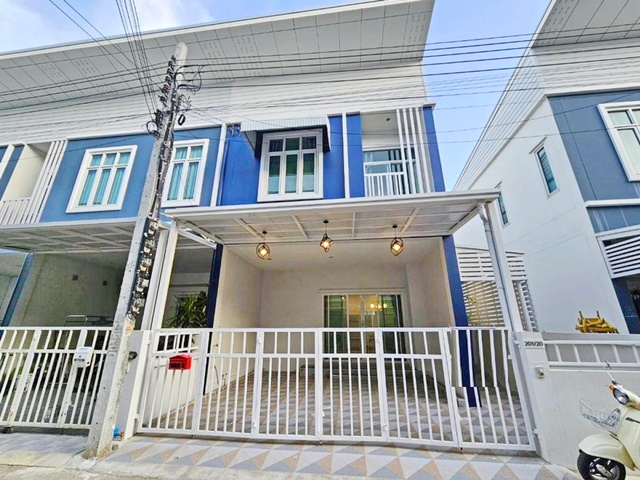 สมุทรปราการ .BTSสายลวด 1.2 กม.โลตัส แม๊คโครทาวน์โฮมให้เช่า 29 ตรวหลังริม ท้ายบ้าน  ปากน้ำ  ทำเลทอง เดินทางสะดวก 3นอน 2น้ำ 2แอร์