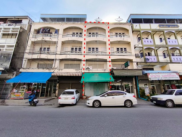 ขายตึกแถว 3 ชั้น เยื้องภัตตาคารส.เลิศรส ถ.บรมไตรโลกนารถ ต.ในเมือง อ.เมืองพิษณุโลก