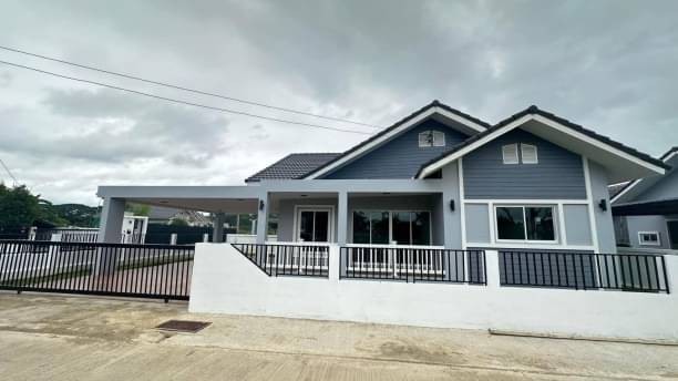 Pre-Sale 2.39 ล้าน 60 ตรว. โซนสารภี สไตล์อิ้งลิชคันทรี่ บ้านสร้างเสร็จพร้อมอยู่ ประเมินสูง! แปลงหัวมุม ทำเลดี การเดินทางสะดวกสบาย