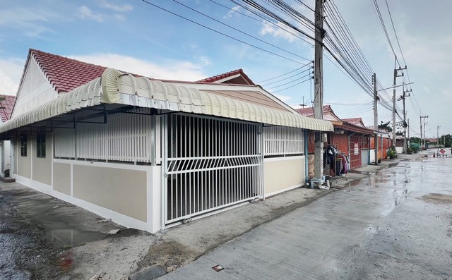 #บ้านดีบ้านสวยชลบุรีศิลากร4#บ้านศิลากร4#ทาวน์เฮ้าส์ชั้นเดียวหลังริม#ติดถนนคอนกรีต #ทำเลค้าขายได้ พื้นที่ 22 ตรว 2 นอน 1 น้ำ 1 ครัว???? ราคา 1.xxxลบฟรีโอนฟรีประเมินฟรีจำนอง????ของแถม????1. แอร์ 1 เครื่อง 2. ถังสำรองน้ำ3. ปั้มนั้ำอัตโนมัติพิกัด https://maps.app.goo.gl/bZhRz4GqzebzRoN87...สนใจติดต่อ????081-4590982​ ลฎา????098-9955449​????098-9955996AddLine​ID​: ladapa23ดูทรัพย์​เพิ่มกด????https://www.facebook.com/profile.php?id=100072432487148...เพจ:​บ้านดี​ บ้านสวยชลบุรีเพจ:ขายบ้านดี