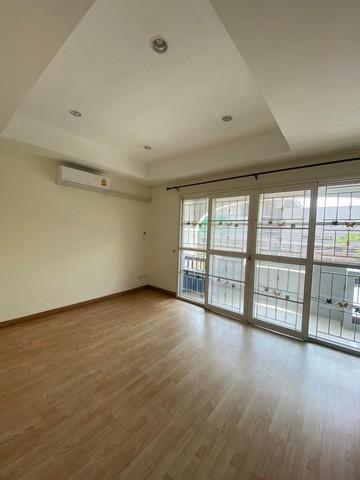 ให้เช่าทาวน์โฮม 3 ชั้น ซอยนาคนิวาส 48 แยก 14 ตกแต่งใหม่ Built in เหมาะทำออฟฟิศ ใกล้ รร.สตรีวิทยา 2