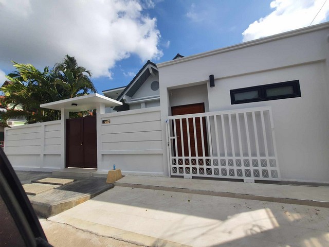 #TWR015 For Rent : Wichit, 2-story twin house, 3 bedrooms 2 bathrooms2-story twin house, Wichit location- Area 68 sqw.- 3 bedrooms - 2 bathrooms- 1 multi-purpose room- 2 parking spaces (automatic doors)- 1 dining room- 1 living room Nearby places- Naka Night market- Phuket Thai Hua ASEAN Wittaya School- Central Phuket Price 69,000 baht/month for annual contract-----------------------------#TWR015 สำหรับเช่า : บ้านแฝด 2 ชั้น วิชิต 3 ห้องนอน 2 ห้องนํ้าบ้านแฝด 2 ชั้น ทำเล วิชิต- พื้นที่ 68 ตรว.- 3 ห้องนอน - 2 ห้องน้ำ- 1 ห้องอเนกประสงค์- 2 จอดรถ (ประตูอัตโนมัติ)- 1 ห้องรับประทานอาหาร- 1 ห้องนั่งเล่น สถานที่ใกล้เคียง- ตลาดท้ายรถนาคา- โ