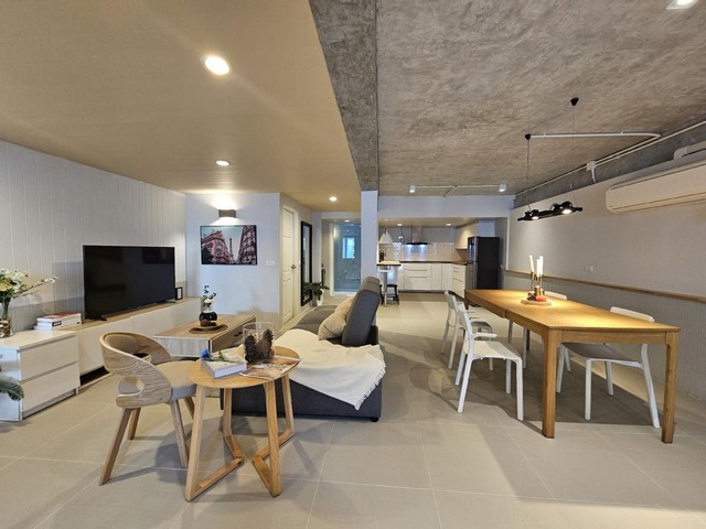 ให้เช่าทาวน์โฮม2ชั้นย่านสุขุมวิท71พระโขนงซอนปรีดีพนมยงค์14ใกล้BTSพระโขนงตกแต่งพร้อมอยู่ราคาเช่า 70,000 บาท / เดือน ( สัญญาขั้นต่ำ 1 ปี ประกัน 2 เดือน ล่วงหน้า 1 เดือน )ที่ตั้ง ถนนสุขุมวิท71 ซอยปรีดีพนมยงค์14 แขวงพระโขนงเหนือ เขตวัฒนา กรุงเทพมหานคร 10110ติดต่อ : คุณภัสพงณ์ 0634098164Line : deedaa23deedaa23เนื้อที่ 28 ตารางวา พื้นที่ใช้สอย 150 ตารางเมตร จำนวน 2 ชั้น 3 ห้องนอน 3 ห้องน้ำ จอดรถ 2 คันพร้อมเครื�