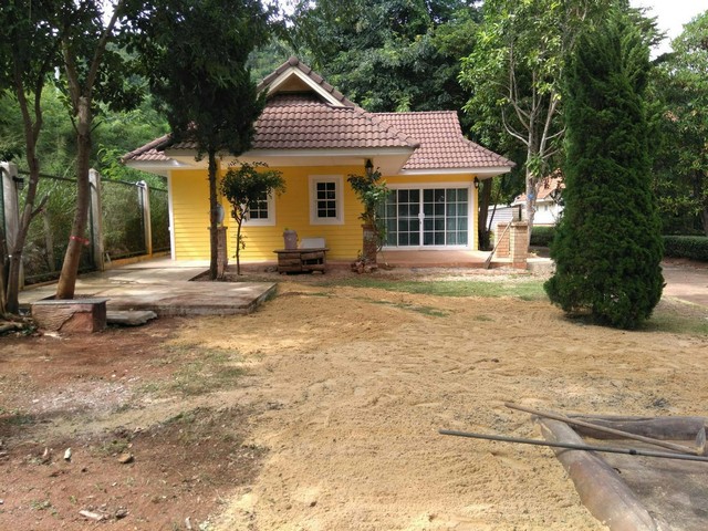 ขายบ้านหมู่บ้านพาราไดซ์เขาใหญ่พร้อมที่ดิน  87ตารางวา ตำบลหมูสี อำเภอปากช่อง นครราชสีมา ที่ตั้ง : หมู่บ้านพาราไดซ์เขาใหญ่ ตำบลหมูสี อำเภอปากช่อง นครราชสีมา 30130https://maps.app.goo.gl/7WkbDthhts5hGX497ขนาดพื้นที่ : 87ตารางวารายละเอียดบรรยากาศดีเงียบสงบน้ำไม่ท่วม ไม่มีไฟป่า- 2ห้องนอน- 1 ห้องน้ำ- พร้อมอยู่ เฟอร์นิเจอร์ครบ- แอร์ 3 ตัวสถานที่ใกล้ใกล้ปากทางเข้าเขาใหญ่ใกล้โรงพักหมูสีใกล้ทางล