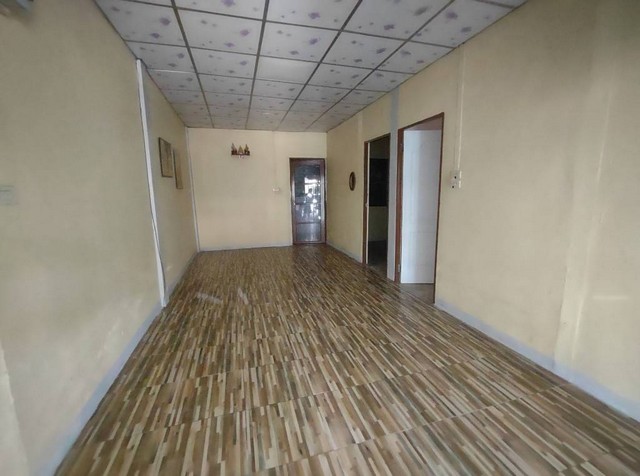 HR 273N35/ฉ  ให้เช่า หมู่บ้าน ตะวันงามต.บางรักใหญ่  อ.บางใหญ่  จ.นนทบุรี  สนใจติดต่อ  คุณเจี๊ยบ  Tel. 093  678 5948   Tel. 094  448  5038  id  : jeab_chickบ้านชั้นเดี่ยว ขนาดพื้นที่ 18 ตารางวาราคา  5,000  บาท/เดือน2  ห้องนอน 1  ห้องน้ำ 1   ห้องครัว# เช่าระยะสั้น  6  เดือน# เช่า   # เช่าซื้อ# ขายฝากสนใจติดต่อ  คุณเจี๊ยบTel.  093  678 5948   Tel. 094  448  5038id  : jeab_chickติดตามบ้านเข้ามาใหม่ๆ ได้ค่ะhttps://www.facebook.com/profile.php?id=100064380630718ฝากติดตามร้านค้าด้วยค่ะTikTok   @jeabveenaPL. Real Estate Br