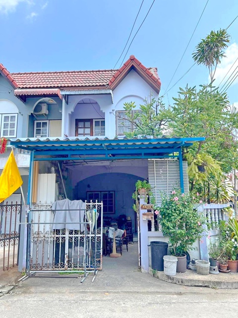 ขายบ้านหัวมุม 2 ชั้น  23 ตารางวา ตลาดชัชวาล คลอง7 2 กม.102 ตรม. ศูนย์กระจายสินค้า โลตัส ลำลูกกา ม.อีสเทิร์นเอเชีย  4.4 กม.  1.29 ล้านบาท Chatchawan Market Khlong 7 2 km.on conner 2-story house for sale 23 sq.wa. 102 sqm. Eastern Asia Village 4.4 km. 1.29 million baht. Lotus LamLukKa Distribution ลำลูกกา คลอง7ต.บึงคำพร้อย อ.ลำลูกกา จ.ปทุมธานี2-3 ห้องนอน2 ห้องน้ำต่อเติมบ้าน หน้าหลังแล้วทางเข้าออกสะดวกใกล้ตลาดชัชวาล ม.อรนิชาสิริสถานที่ใกล้เคียง โรงพยาบาลธัญบุรี (  4.5 กม.) โรงพยาบาล - �