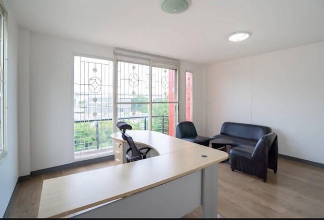 ให้เช่าโฮมออฟฟิศพร้อมเฟอร์นิเจอร์สำนักงาน โครงการRK BIZ CENTER ถนนเลียบมอเตอร์เวย์ ลาดกระบัง