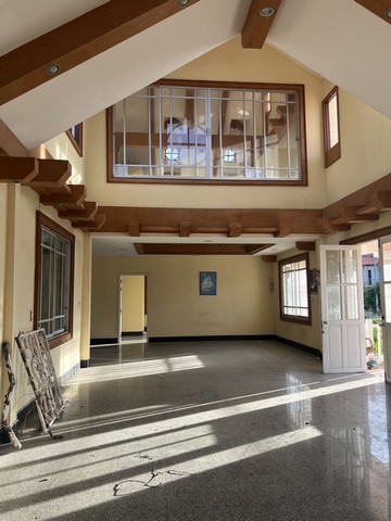 ขาย/ให้เช่า บ้านพร้อมที่ดิน หมู่บ้านพาร์คอเวนิว  อำเภอบางละมุง จังหวัดชลบุรี เนื้อที่ 250 ตารางวา