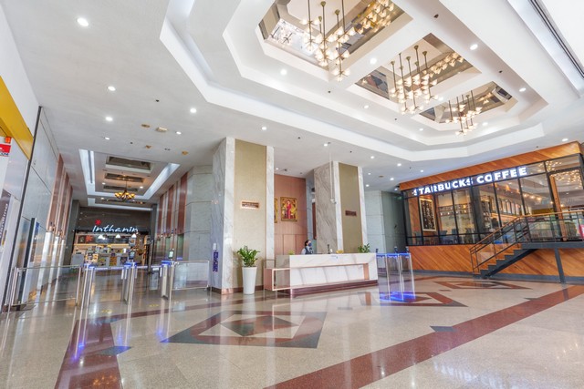 ให้เช่าสำนักงาน เซ็นทรัลซิตี้ออฟฟิศทาวเวอร์ บางนา ติดห้างสรรพสินค้าเซ็นทรัลบางนาเซ็นทรัลซิตี้ออฟฟิศทาวเวอร์ เป็นอาคารสำนักงานที่ดีที่สุดบนถนนบางนาตราด เป็นอาคารสำนักงานที่อยู่ติดกับห้างสรรพสินค้าเซ็นทรัลบางนาเพิ่มความสะดวกสบายในการทำงานและการใช้ชีวิตประจำวัน จากออฟฟิศเพียงไม่กี่ก้าวก็จะถึงธนาคาร ร้านอาหาร ศูนย์อาหาร ร้านค้า ที่เล่นของเด็ก