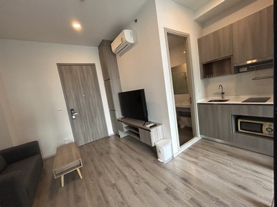 ชั้น 21 สภาพนางฟ้า ใจกลางรัชโยธิน ติด BTS พหลโยธิน 24 ! ขายคอนโดไนท์บริดจ์ ไพร์ม รัชโยธิน（KnightsBridge Prime Ratchayothin） 31.24 ตร.ม เชื่อมต่อรถไฟฟ้า 3 สาย !! ตรงข้ามตึกช้าง !!!.ที่ตั้ง: ซอย พหลโยธิน 27 แขวงจตุจักร เขตจตุจักร กรุงเทพมหานคร 10900(โครงการตั้งอยู่ติดกับ ถ.พหลโยธิน ห่างจากแยกรัชโยธินเพียง 200 ม.)Google maps：https://maps.app.goo.gl/QZQc8Pj74qcbRYMg6?g_st=il.รายละเอียด- ห้องอยู่ชั้น 21 แบบ Fully Furnishมีเฟอร์นิเจอร์ เครื่องใช้ไฟฟ้า ครบค