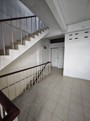 ตึก - พื้นที่เท่ากับ 20 ตร.วา 3 Bedroom 3 ห้องน้ำ 7000 บ.   HOT DEAL!