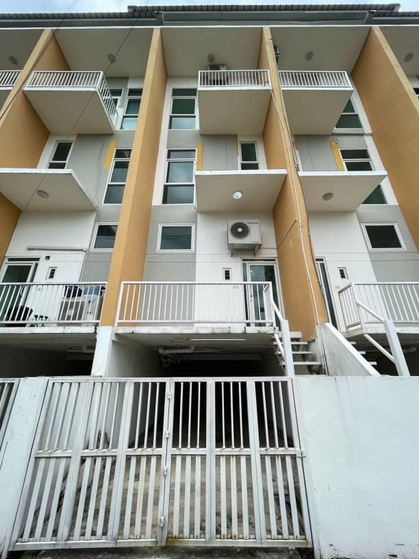 ทำเลทอง ขาย 6.9 ล้าน อาคารพาณิชย์ 3 ชั้น สันผักหวาน หางดง ขายพร้อมผู้เช่ารับรายได้เดือนละ20,000 บาท ทำเลศักยภาพ เดินทางสะดวก