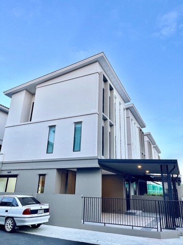 ปล่อยเช่าบ้านแฝดโครงการ พาทิโอ รัชโยธิน   ขนาด 40.20  ตรว. 4 นอน 5 น้ำ บ้านใหม่ ตกแต่ง Build-in ทั้งหลัง