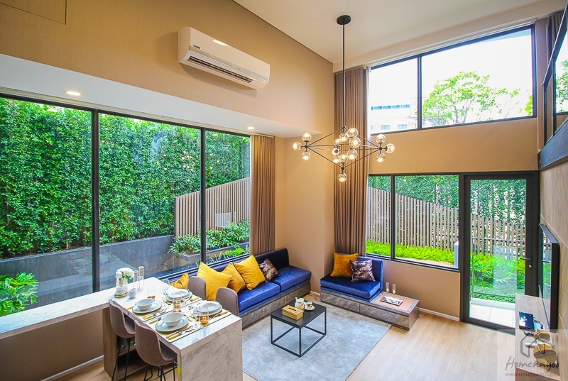  รายละเอียดทั้งหมด : ห้องชุดเลขที่ B3027 ชั้น 30 อาคาร Bขนาด 53 ตร.ม. (แบบ B-C3)2 ห้องนอน 2 ห้องน้ำ (ห้องมุม)ทิศใต้และทิศตะวันออก ราคาขายดาวน์+กำไร  2,450,000  บาท ผ่อนดาวน์ครบแล้ว 1,524,000   บาทราคาหน้าสัญญา     7,371,000   บาทงวดสุดท้าย            5,847,000   บาท(ค่าเปลี่ยนสัญญา 32,100 บาท ออกคนละครึ่ง) รายการส่งเสริมการขาย :Fixed Furniture– Kitchen cabinet (1)– Kitchen counter and sink (1)– Wardrobe (2)– Shoes cabinet (1)Electrical Appliances– Hob (4P) (1)– Hood (1)– Air Condition (3)Wall Finishing–  WallpaperCeiling Finishing-Gypsum board & Painted ——