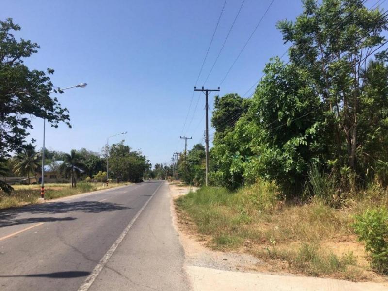 ขายที่ดิน เนื้อที่ 1 ไร่ 1 งาน ติดถนนลาดยาง ใกล้ รร.สมถวิลอินเตอร์ หัวหิน ขนาดที่ดิน 25*80 mราคาขาย 2,500,000 บาท ( รวมโอน )ที่ตั้ง ถนนเพชรเกษม ตำบลหัวหิน อำเภอหัวหิน จังหวัดประจวบคีรีขันธ์ 77110ติดต่อ : คุณภัสพงณ์ 063-409-8164Line : deedaa23เนื้อที่ 1 ไร่ 1 งานติดถนนลาดยาง ใกล้ รร.สมถวิลอินเตอร์ หัวหิน ขนาดที่ดิน 25*80 mราคาขาย 2,500,000 บาท ( รวมโอน )ที่ตั้ง ถนนเพชรเกษม ตำบลหัวหิน อำเภอหัวหิน จังหวัดประจวบ�