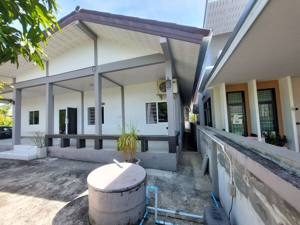 ขายถูกบ้านพร้อมที่ดินชั้นเดียว บ้านเลขที่ 80/60 เนื้อที่ 149 ตารางวา พื้นที่ใช้สอย 590 ตารางเมตร ต.เขารูปช้าง อ.เมืองสงขลา จ.สงขลา