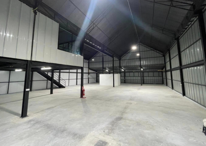 ให้เช่า โกดัง 515 ตรม  ย่านเอกมัย เลียบด่วน รามอินทรา