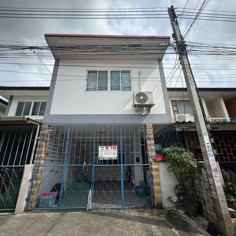 รหัสทรัพย์ : 5375ทาวน์เฮ้าส์ พระปิ่น 7 เฟส 3 คลองหนึ่ง รีโนเวทต่อเติมเต็มที่ตั้ง  ตำบล คลองหนึ่ง อำเภอคลองหลวง ปทุมธานี 12120รายละเอียด​ทรัพย์- ทาวน์เฮ้าส์ 2 ชั้น, ขนาดพื้นที่ 21.2 ตารางวา, พื้นที่ใช้สอย 84.8  ตารางเมตร- 6ห้องนอน, 2 ห้องน้ำ, 1 ห้องรับแขก, 1 ห้องครัว, 2 ที่จอดรถ- พื้นปูกระเบื้องทั้งหลังสิ่งอำนวยความสะดวก- แอร์ 1 เครื่อง - แท็งค์น้ำสถานที่และทำเลใกล้เคีย