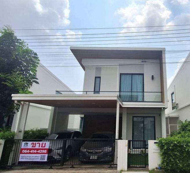 ghd000197 ขายบ้านสไตล์ Minimal สภาพใหม่มาก พร้อมอยู่ COMO Bianca Bangna ใกล้เมกะ บางนา เฟอร์นิเจอร์ บิ้วอินอย่างดีทั้งหลังราคาเพียง 6,850,000 บาทสนใจติดต่อ:โบ 0937894935Line: @guruhomeddบ้าน 2 ชั้น โคโม่ เบียงก้า บางนา (COMO Bianca Bangna)ที่ตั้ง :  บางพลีใหญ่ อำเภอบางพลี สมุทรปราการVdo : https://youtu.be/ZGKwuUrXEq0?si=drFdAxSY8jXNGW2fรายละเอียด :- ขนาด : 37.5 ตร.ว. - พื้นที่ใช้สอย : 170 ตร.ม. - บ้านเพดานสูง ชั้น 1 = 2.7 เมตร , ชั้น 2 = 3 เมตร - จำนวนชั้น : 2 ชั้น - จำนวนห้อง : 3 ห้อง