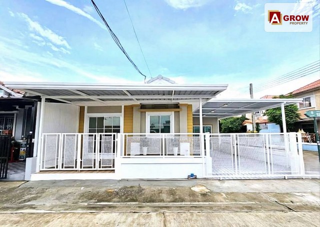 ม. พฤกษา 41 บางใหญ่ ทำเลดีมีของแถม หลังมุมถนนเมน สวยพร้อมอยู่ที่ตั้ง : ถ.ทางหลวงชนบทนนทบุรี 6005 ตำบลบางแม่นาง อำเภอบางใหญ่ จังหวัดนนทบุรี 11140รหัสทรัพย์ : AGT00596ราคาขาย : 1,890,000 บาท **ฟรีโอน**รายละเอียด :- ทาวน์เฮ้าส์ 1 ชั้น - พื้นที่ 27 ตร.ว.- 3 ห้องนอน - 1 ห้องน้ำ - 1 ห้องโถง - 1 ห้องครัว - 1 จอดรถในบ้าน จุดเด่น :- ทำเลดีมีของแถม หลังมุมถนนเมน สวยพร้อมอยู่- บ้านรีโนเวทใหม่พร้อมอยู่ ทำสีใหม่ภา