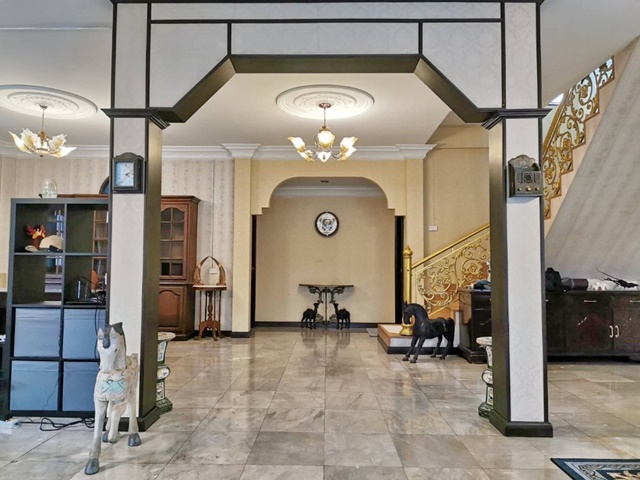 ลาดพร้าว 124-132รามคำแหง 75-83  ใหม่ ให้เช่า คฤหาสน์  2 ชั้น 180 ตารางวา MRTลาดพร้าว101 550ม.  5นอน 4น้ำ ต้นไม้ร่มรื่น 1,100 ตร.ม 10 คัน