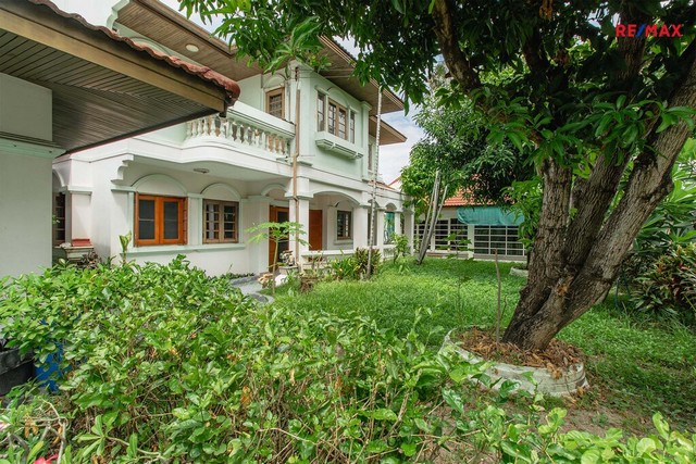 บ้านเดี่ยว 154 ตร.วา มณียา มาสเตอร์พีซ รัตนาธิเบศร์ ท่าอิฐ  ใกล้ MRT ไทรม้า บางรักน้อยท่าอิฐ หลังใหญ่ พร้อมเรือนรับรองเสนอขายเพียง 10990000 บาทประเภท บ้านเดี่ยว  ความสูง 2 ชั้น ที่ตั้ง  มณียา มาสเตอร์พีซ รัตนาธิเบศร์  ตำบล บางรักน้อย อำเภอเมืองนนทบุรี นนทบุรี 11000เนื้อที่ 153.8 ตารางวาพื้นที่ใช้สอย  350 ตารางเมตรจำนวนห้อง  4 ห้องนอน 3 ห้องน้ำ 2 ห้องแม่บ้าน(ห้องน้ำส่วนตัว) 2 ห้องโถงก