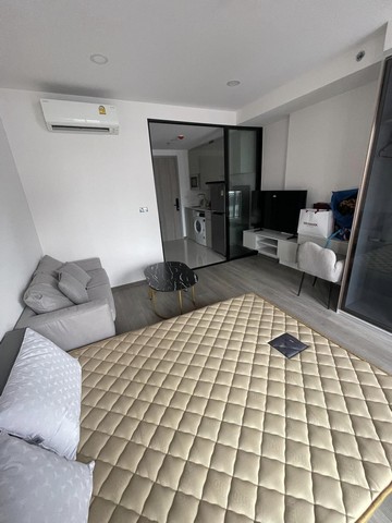 ให้เช่าคอนโด Soho bangkok ratchada Simplex  อยู่ห่างจาก MRT ห้วยขวางประมาณ 200 เมตรเท่านั้น พื้นที่ 26 ตร.ม ชั้น 7 สิ่งอำนวนความสะดวกภายในห้อง-มีม่าน-เครื่องซักผ้าแบบอบ-ปุ่มเปิดไฟและแอร์ อัตโนมัติ-smart TV-Smart miror-เครื่องทำน้ำอุ่น-โซฟา โต๊ะส่วนกลาง ส่วนกลาง luxury 24 ชม. ทุกอย่าง-ฟิตเนส-สระว่ายน้ำ-ห้องนวดแผนไทย-ห้องพ่น oxygen -ห้องเกลือ himalayan -Sky lounge + ห้องประชุม ทำงาน -เครื่องเต่าบิน-ที่จอดรถ auto parking สถานที่ใกล้