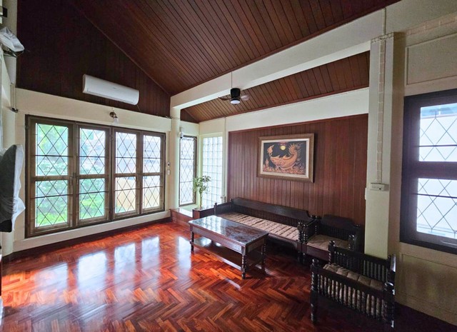 ให้เช่าบ้านเดี่ยว 3 ชั้น นวมินทร์ 48ทำเล: ถนนนวมินทร์ (ซอยนวมินทร์ 48)รายละเอียดบ้าน-พื้นที่ 74 ตรางวา-พื้นที่ใช้สอย 100+ ตรม.-3 ชั้น 3 ห้องน้ำ-ห้องรับแขก ขนาดใหญ่-มีที่จอดรถส่วนตัว-ประตูไฟฟ้า-มีเครื่องตรวจจับควันสิ่งอำนวนควาสะดวก-มีสระน้ำ-อินเทอร์เน็ต Wifi-สามรถจดบริษัทได้ เหมาะทำ Home office.ค่าเช่าเดือนละ 40000 บาท มัดจำ 100000 บาทสนใจสอบถาม อ๊อดดี้โทร : 0807755188id line: 0807755188รายละเอียดเพิ่มเต