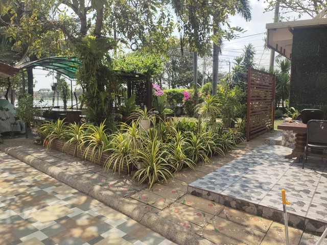 ขายด่วน บ้านเดี่ยว หลังใหญ่พร้อมตึก 3 ชั้นติดทะเลสาป  มบ. ชลลดาบางเขนซ 5 ถ.สายไหมซ.34