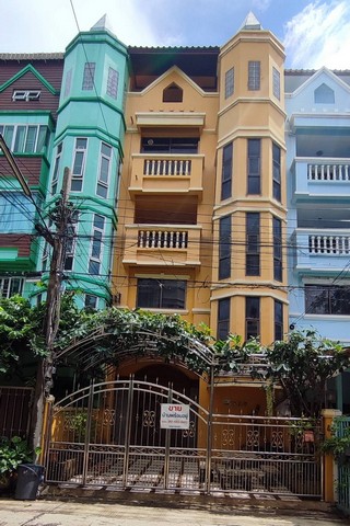 ขายทาวน์เฮ้าส์ 4 ชั้นครึ่ง พร้อมอยู่ บ้านโดม Dome Village  ถนนเสนานิคม1