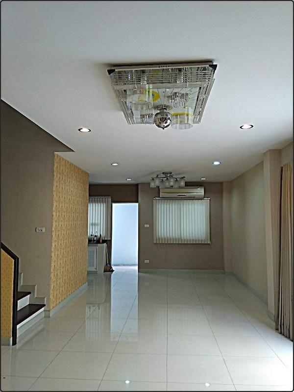 EPL-BR1153 ให้เช่า ให้เช่าโฮมออฟฟิศ ทาวน์เฮ้าส์ ลาดพร้าว101 โพธิ์แก้ว บางกะปิ 3ชั้น   3 ห้องนอน 4 ห้องน้ำ  พื้นที่ใช้สอย 200 กว่า ตร.ม.