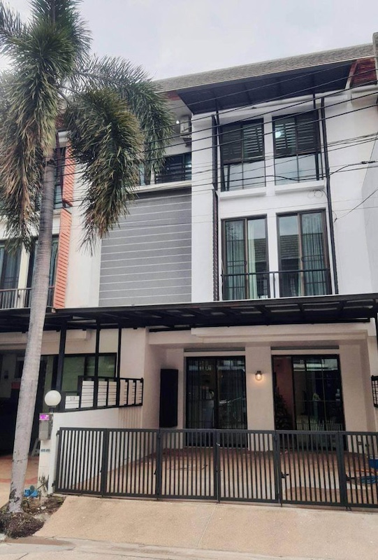 BS838 ขายบ้าน อารียา โมวา ลาดปลาเค้า เกษตรนวมินทร์ สไตล์คอร์ทยาร์ด ตกแต่งพร้อมอยู่ บิ้วอิน เฟอร์นิเจอร์ ม่าน แอร์ เครื่องใช้ไฟฟ้า ฯaฯ