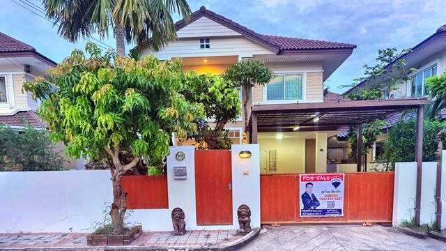 บ้านเดี่ยวราชพฤกษ์  54 ตร.ว. สัมมากร ราชพฤกษ์ มีสวนส่วนตัว บ้านต่อเติมครบพร้อมอยู่สภาพดี ทำเลติดถนนใหญ่ราชพฤกษ์ ราคาถูกที่สุดในโครงการ.เสนอขายเพียง 4790000 บาท.รายละเอียดย่อประเภท บ้านเดี่ยว สัมมากร ราชพฤกษ์ความสูง 2 ชั้น ที่ตั้ง   อยู่บนถนนราชพฤกษ์ ตำบลบางพลับ อำเภอปากเกร็ด จังหวัดนนทบุรี 11120เนื้อที่ 54 ตารางวาพื้นที่ใช้สอย  180 ตารางเมตรจำนวนห้อง  4 ห้องนอน 2 ห้องน้ำ(