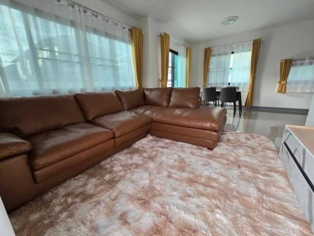 โซนสันกำแพง ให้เช่า/ขาย บ้านเดี่ยว 2 ชั้น มี 2 หลัง สไตล์โมเดิร์น บ้านหลังใหญ่ เนื้อที่กว้างขวาง ใกล้ตลาดศรีอรุณ