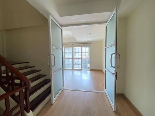 HR 5832 ให้เช่าทาวน์โฮม 3ชั้น ซอยนาคนิวาส 48 ลาดพร้าว 71 ย่านเรียบด่วนเอกมัย-รามอินทรา