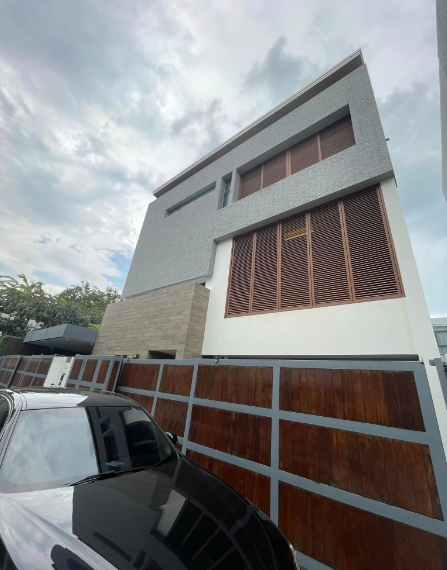 ขายบ้าน Parc Priva เทียมร่วมมิตร ห้วยขวาง หลังมุม ขนาด 117 ตารางวา 