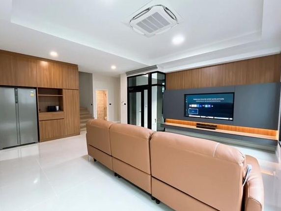 ให้เช่าบ้านแฝด 3 ชั้น พาทิโอ รัชโยธิน หลังมุม ใกล้BTS เสนานิคม